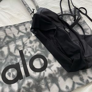 ALO yoga Lavish sports bra & tie-dye bag
